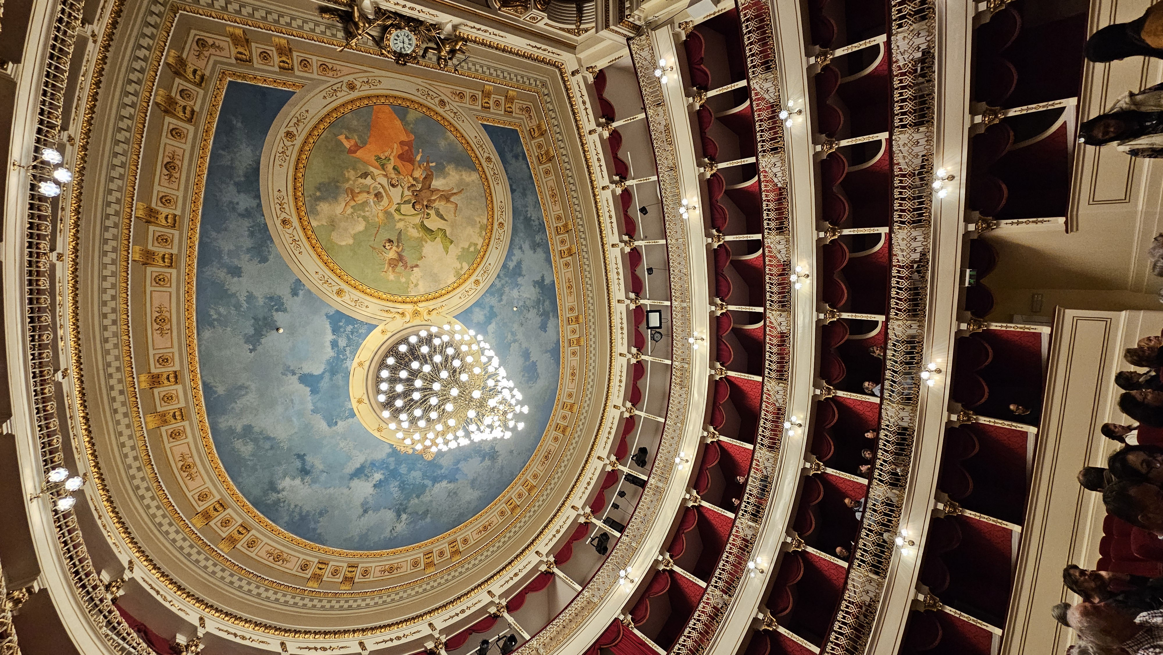 Kulturní srdce Madeiry k návštěvě zdrama - Divadlo Teatro Municipal Baltazar Dias