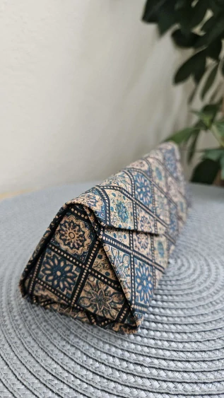 Korek - pouzdro na brýle triangl: modrá
