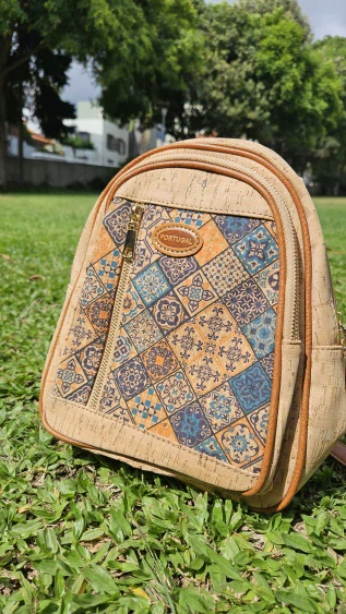 Korek - batoh polokulatý s modrými ornamenty