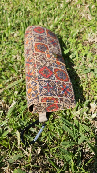 Korek - pouzdro na brýle na cvok, s karabinou: červeno-oranžové